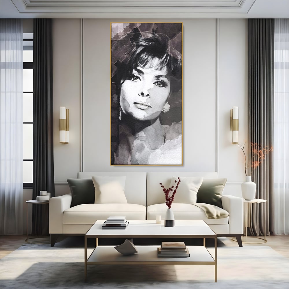 Tablou canvas cu tablou canvas cu portretul actritei sophia loren, in rama de aluminiu auriu, pe perete intr-un living